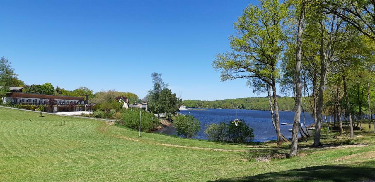 Logis Hotel Du Lac Neuvic  Εξωτερικό φωτογραφία