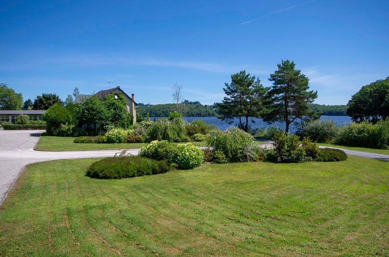Logis Hotel Du Lac Neuvic  Εξωτερικό φωτογραφία